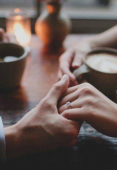 مليء هاتفي بتفاصيلك . .
بكلماتك ، بصوتك ، بملامح وجهك
لكنني ما زلت أطمع في ان تكون هنا
"قربي وبين يدي للأبد ♡.. 

#تدري ❤️