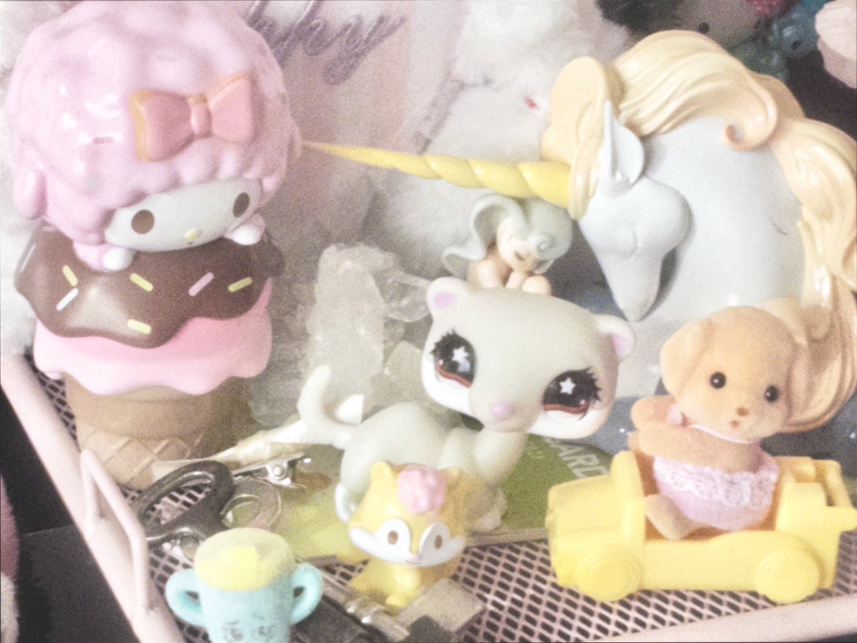 mimithefaerie's tweet image. she’s very happy to be here i think