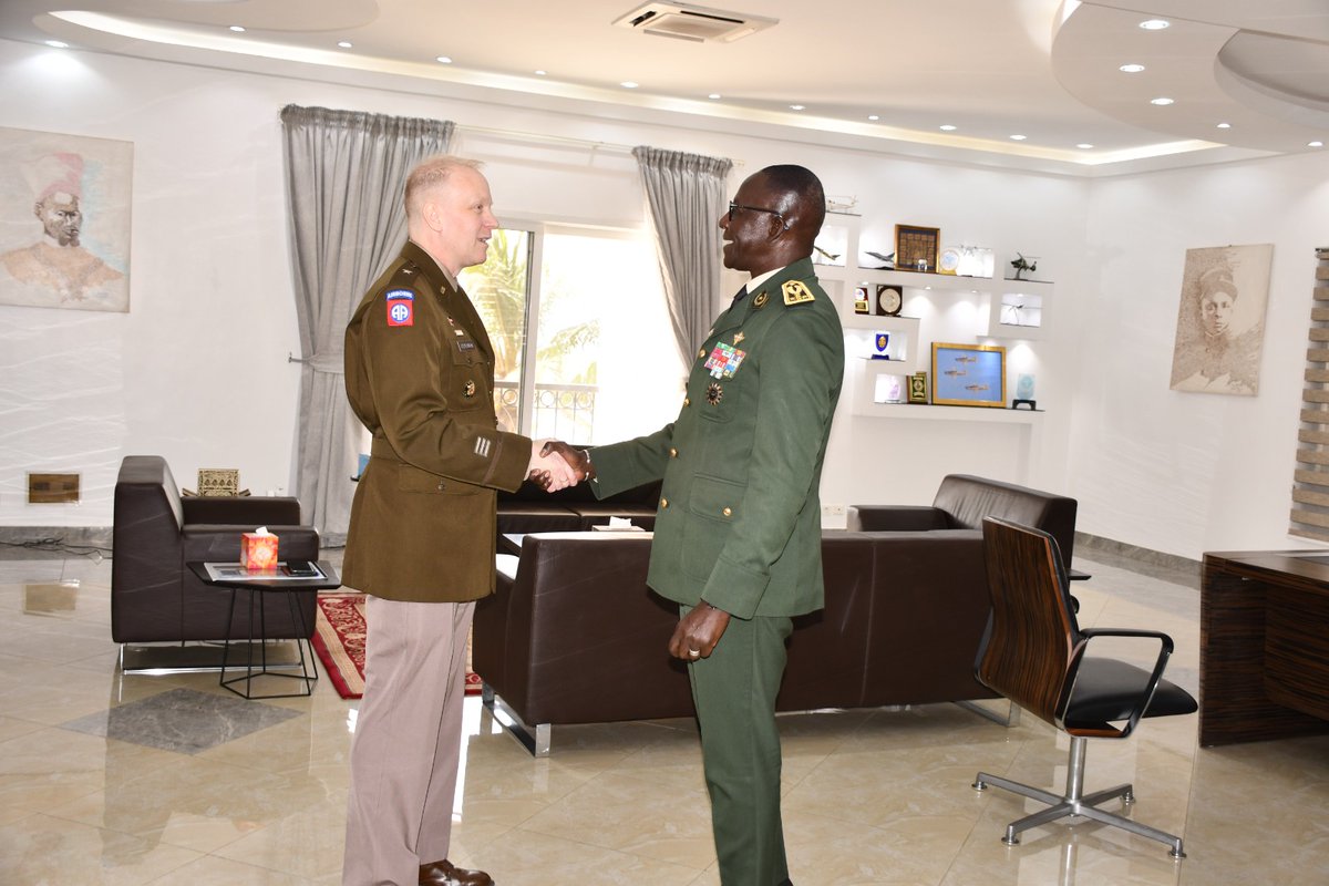 Intronisation du général d’armée Mbaye Cisse à l’international hall of fame de US Army Command and General Staff College de Fort Leavenworth (USA).

Le général d’armée Mbaye Cissé est officiellement intronisé à l’International Hall of Fame de l’école d'état major de l'Armée terre