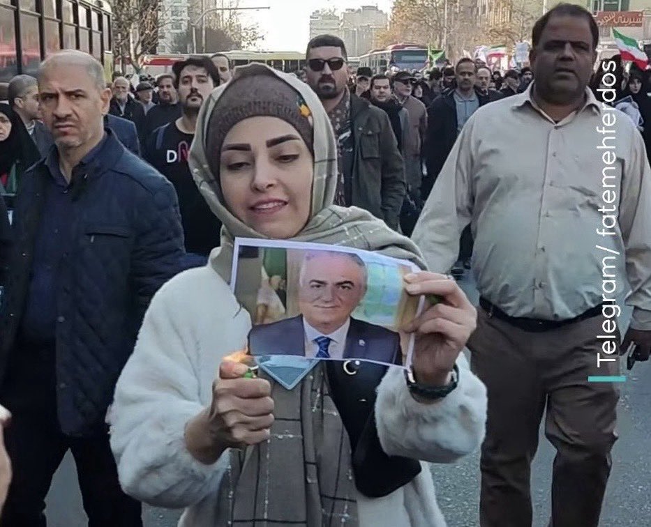 Toleyab's tweet image. هر گونه اطلاعات در مورد پنج مزدور حکومتی در تصویر ( پرسنلی ، خویشاوندی، سوابق ) که به شناسایی انها کمک کند را لطفا با توله یاب به اشتراک بگذارید 

#پاينده_ایران_جاویدشاه