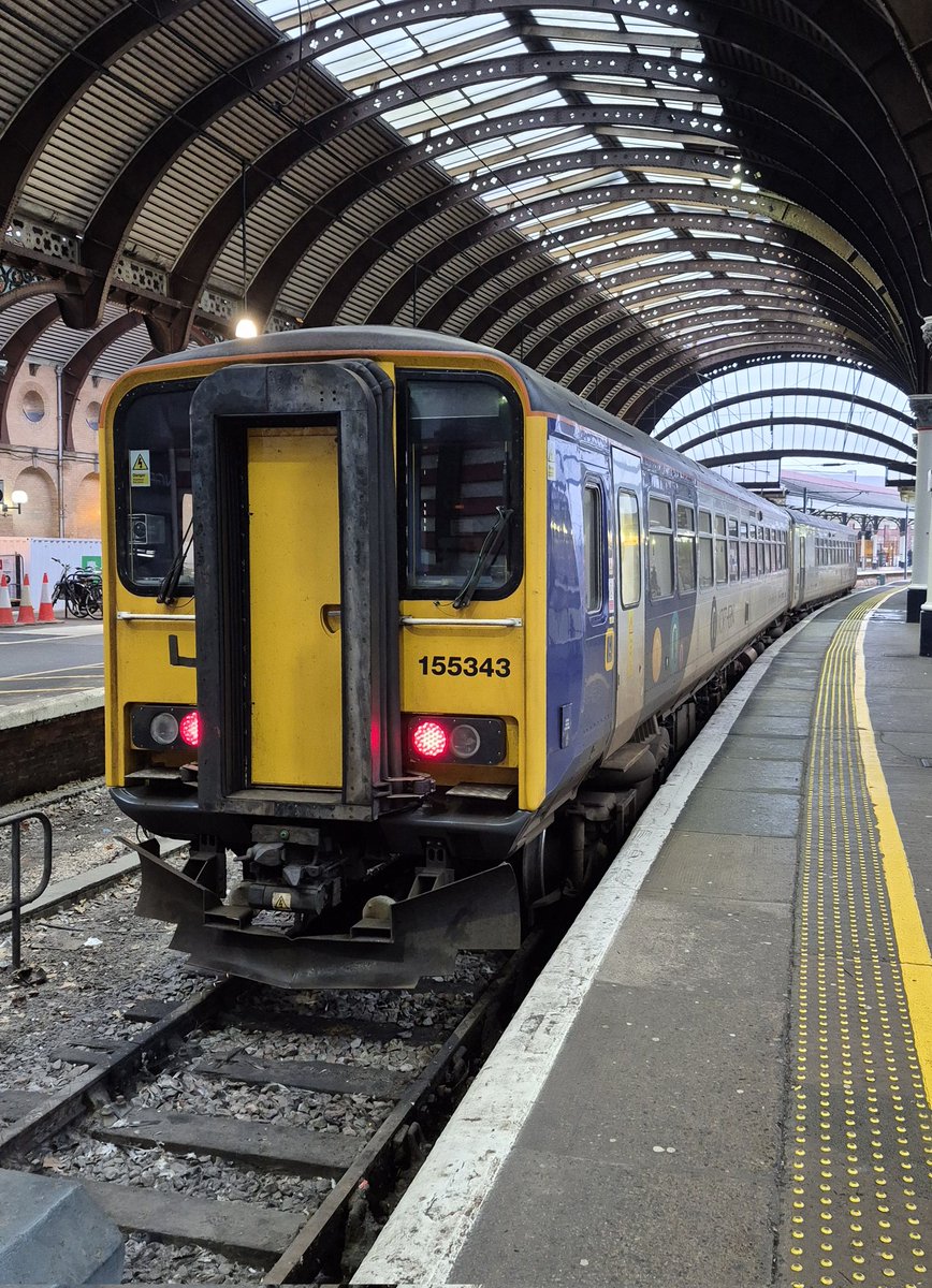 Westfield113594's tweet image. #class155 appreciation post! 155 343 at York Railway Station, contemplating its next trip to Bridlington on 17th January 2026, my pic 
#yorkrailwaystation #northernrail 
#ukrailways #trains