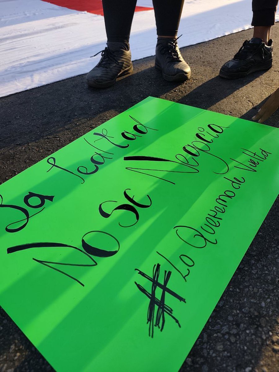 📍 ¡Valencia se moviliza! Se llevó a cabo un Pancartazo en la Av. Cedeño, estado Carabobo.
Comuneros y ciudadanos de la Parroquia Catedral se desplegaron con mensajes de compromiso y lealtad. La jornada contó con la participación activa de la comunidad y núcleos universitarios