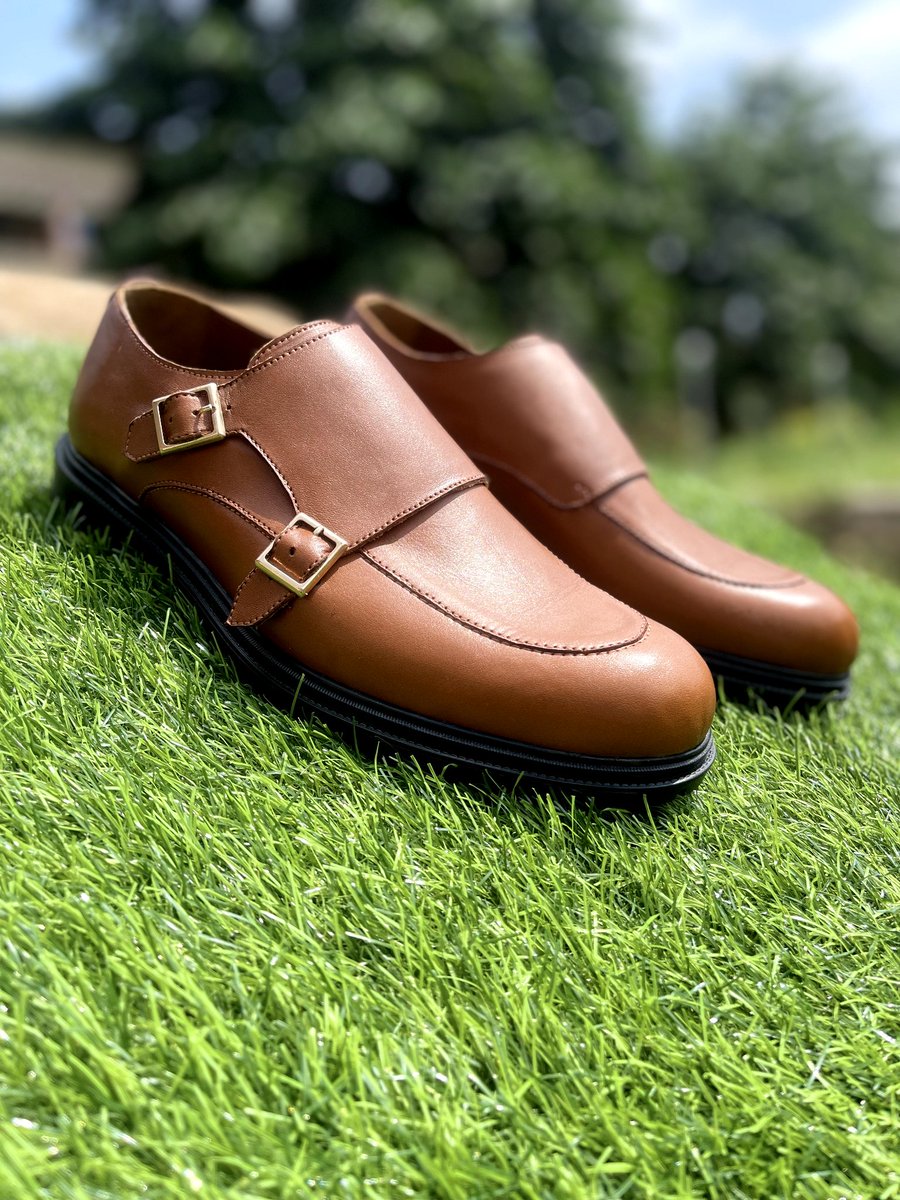 I am a shoemaker that makes varieties of handmade footwear ranging from slides, mules, shoes and personal style consultation.