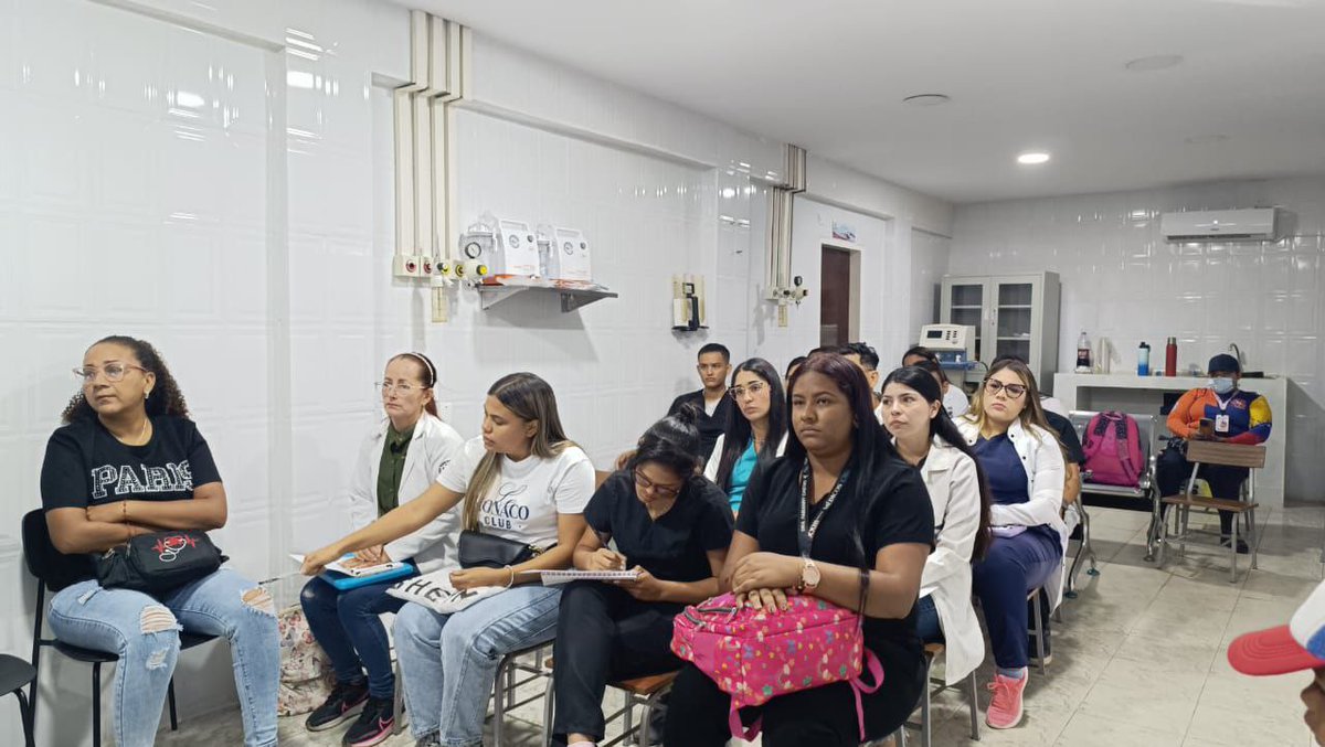 📍 ¡Encuentro popular en Chaguaramas! Se llevó a cabo un conversatorio con la Comuna Flor María Manuitt en el Sector Centro de Guárico.
El Poder Popular organizado sigue debatiendo y construyendo soluciones desde las bases. ¡Comuna o nada! 🇻🇪 #Guárico #PoderPopular #Chaguaramas