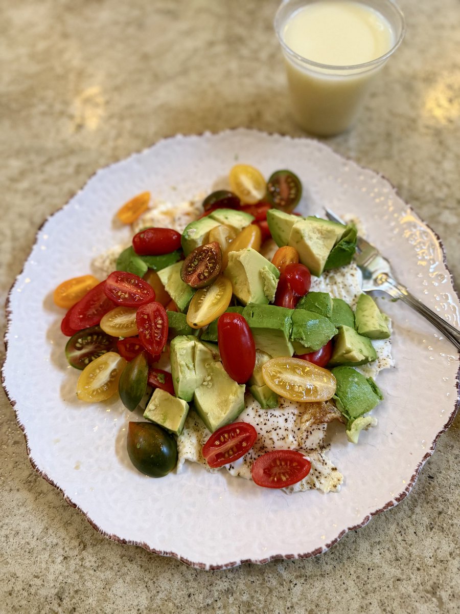 RepubliKate's tweet image. Cherry tomato medley. Avocado.
Eggs. Lemon elixir. 🙌🏼🙌🏼🙌🏼