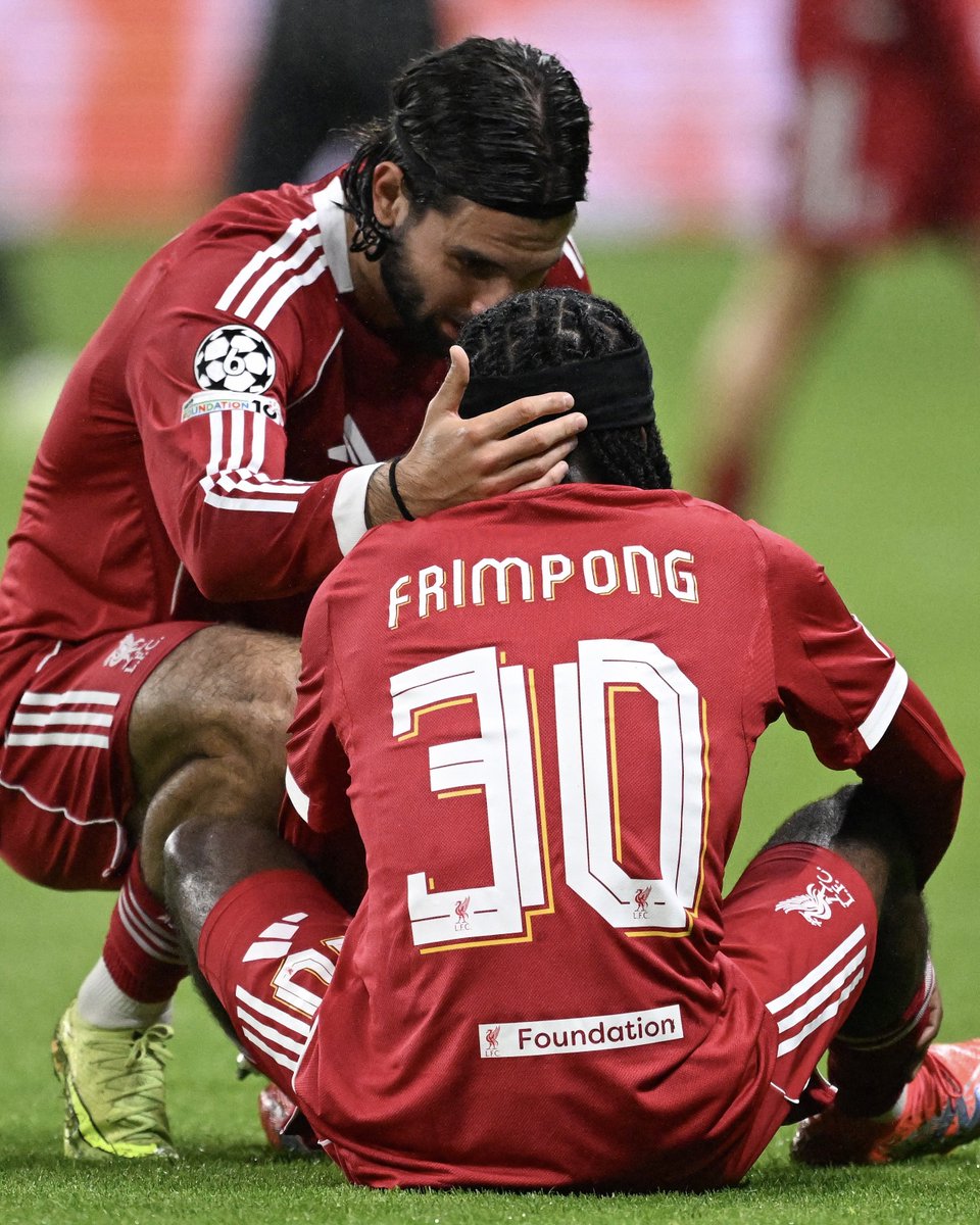 🚨🛑 Jeremie Frimpong suffers muscle injury just 4 minutes into the game, his second injury in few months.

Get well soon!