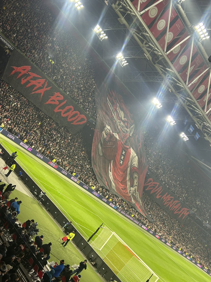 Nu al een groot applaus en gefeliciteerd met dit jubileum <a href="/FSideNL/">F-SIDE</a> <a href="/fside76CREW/">76CREW</a> <a href="/AmsterdamCasual/">Amsterdam Casuals</a> 👌🏼❌❌❌👌🏼#XXV #AJAX # WijZijnAJAX #AJAoly