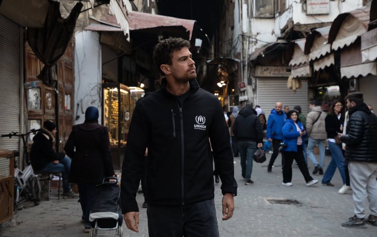 syrflx_'s tweet photo. الممثل العالمي #TheoJames  يزور شوارع دمشق اليوم 🇸🇾 https://t.co/phaRRzlmUZ
