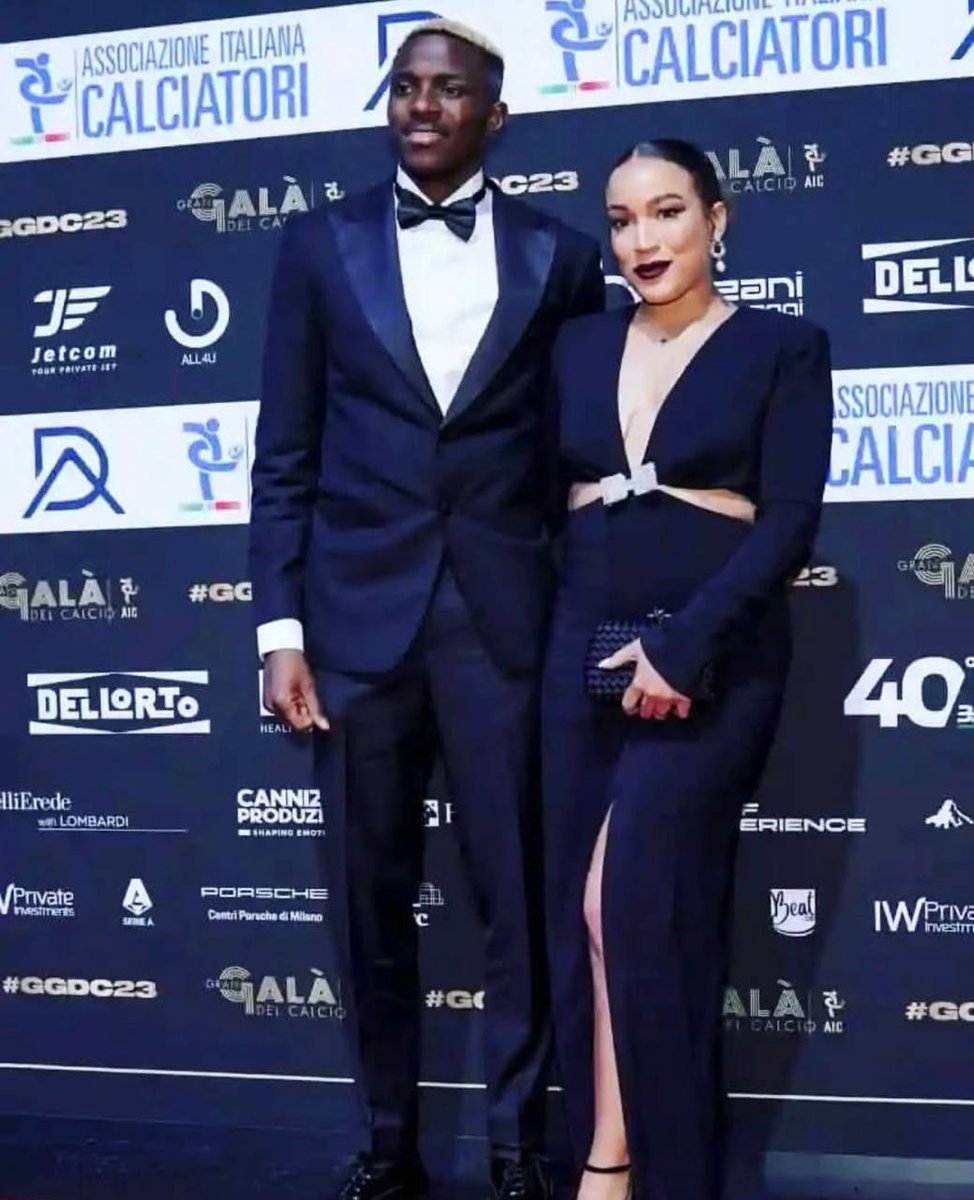 MatchDCentral's tweet image. 🚨 BREAKING: Victor Osimhen has opened up on why he married a Cameroonian woman after being asked why he didn’t choose a Yoruba woman.

Osimhen explained that love had nothing to do with nationality. He said he didn’t even know where she was from at first, what mattered was how…