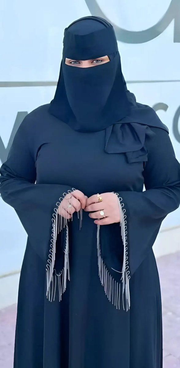 اپنوں کی اتنی قلت ہے کہ ہم سوشل میڈیا پر غیروں کو دکھ سناتے ہیں❤️‍🩹