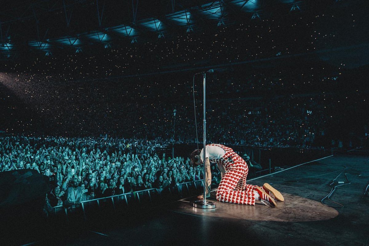 Indie5051's tweet image. Harry ahora ha roto el récord de Coldplay de más shows en el estadio de Wembley en una sola gira, en la historia.

Tocará para más de un millón de personas a lo largo de los 12 shows que ofrecerá este verano.