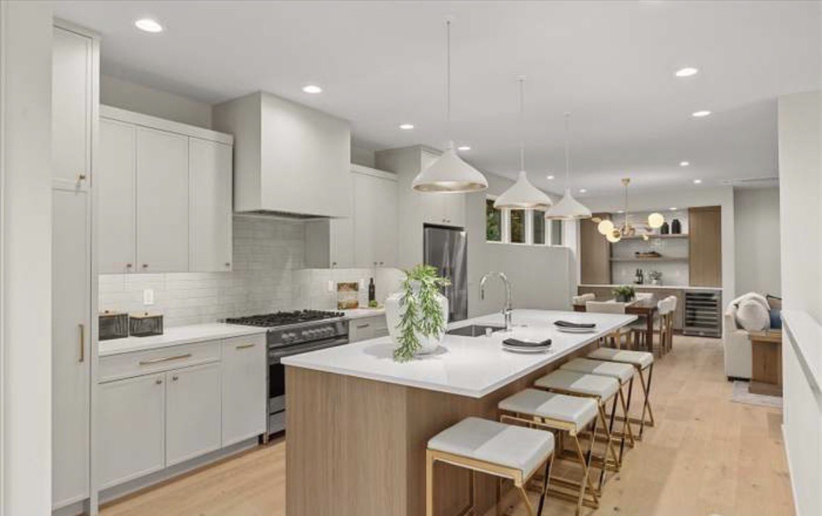 CRE8CapitalFund's tweet photo. Latest “For Sale” single family home is Seattle’s Wallingford neighborhood.  #RETwit https://t.co/6fPM86zDnn