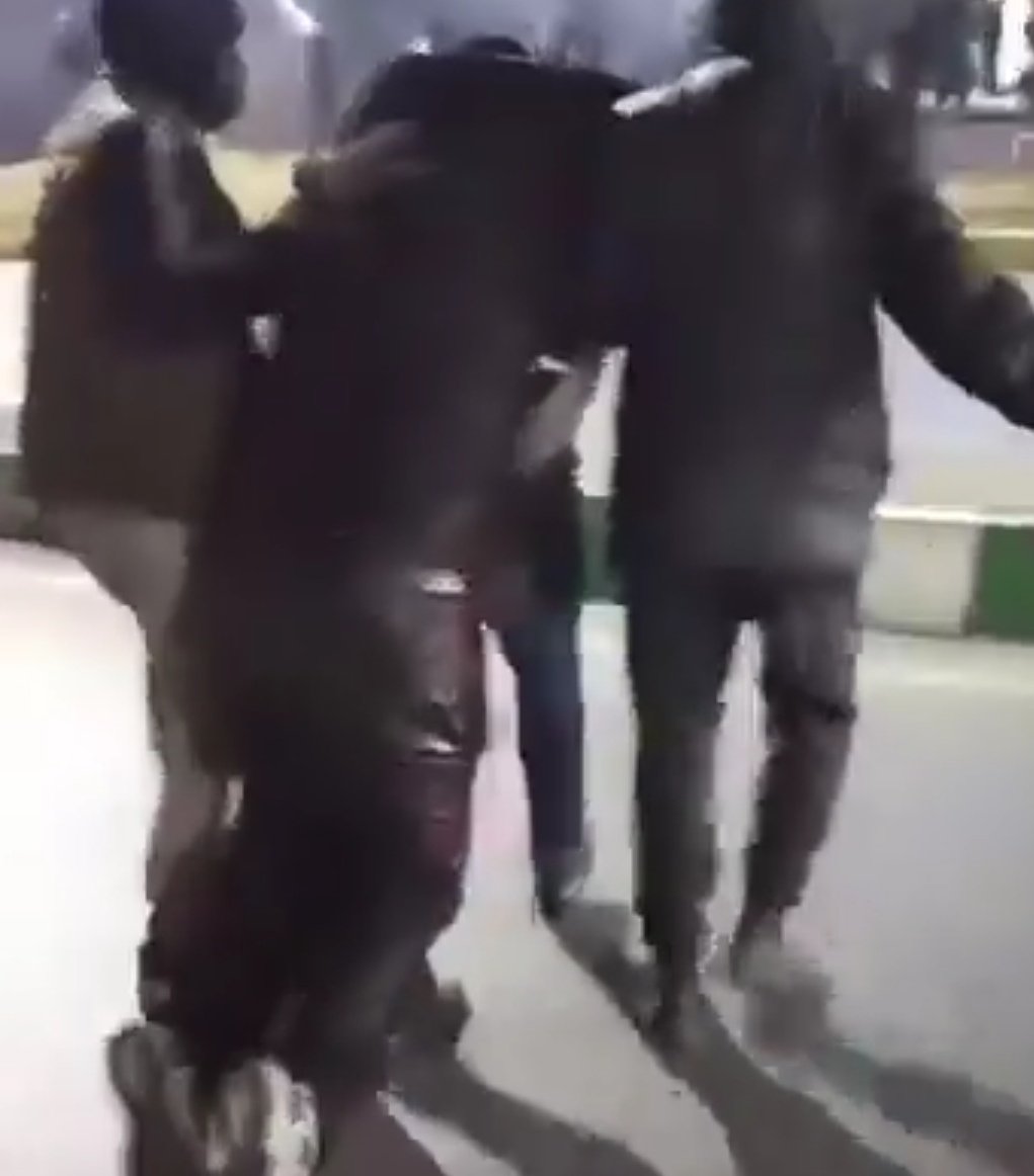 Mojtabapacino's tweet photo. ما تنها نیستیم. ما همدیگه رو داریم.
زورتون به یه ایران نمیرسه...
#IranMassacre‌ https://t.co/o8cQQJmmRX