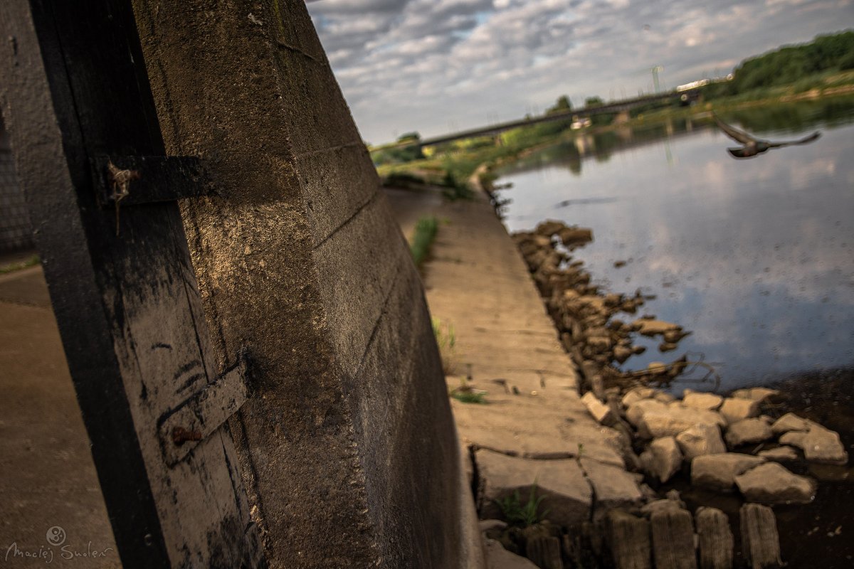 Maciej_Smolen's tweet photo. Most św. Rocha w Poznaniu
#MaciejSmolenPhotoGraphics #WartaExperience
#Warta #WartaRiver #StreetPhotography
#Poznan #Wilda #StareMiasto #Rataje
#Nikon #D7200 #NikonD7200 #Sigma17_50
Nikon D7200 | Sigma 17-50mm f/2.8 DC EX OS HSM
https://t.co/fOuTHAlXvZ https://t.co/GHWCe5ifik