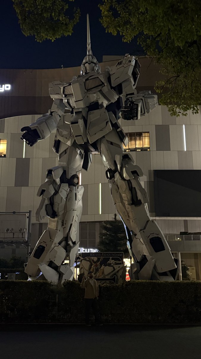 TonyDavidKraft's tweet photo. I landed in Tokyo last night and I just had to make Unicorn Gundam my first stop! https://t.co/5G5HDp4aoW