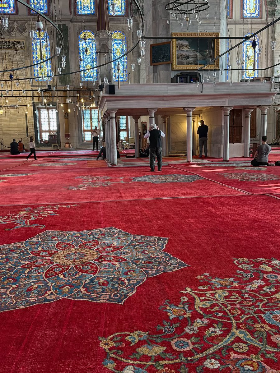 Sâbırla beklemek, en güzel 
kapılara olan inancımızdandır 

~

Fatih Camii 📸🌴🌷