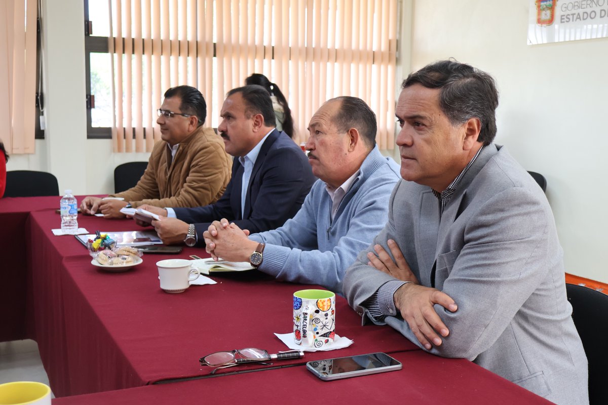 isceem_oficial's tweet image. Como parte del seguimiento a los procesos de lectura y escritura en la entidad, personal directivo de la #SECTI, #SEIEM e #ISCEEM realizó una reunión de organización para la realización de los foros regionales, fortaleciendo el trabajo académico y colaborativo. 📚🤝