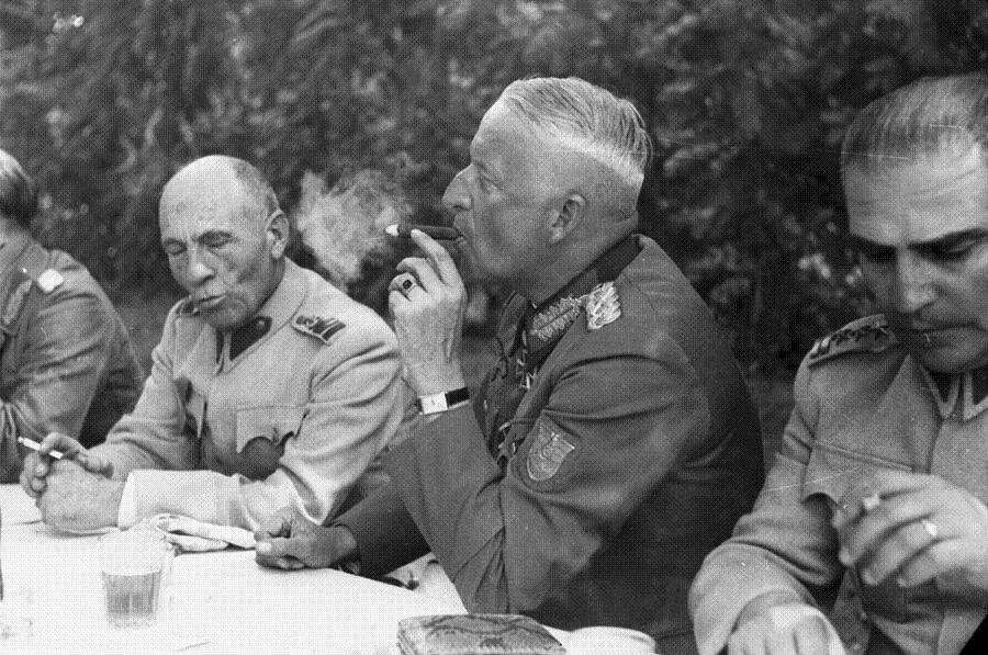 D88PB's tweet photo. @DulceBellum1944 Stylish #Manstein 🫡 against all odds he did it #kharkov Victory it's him not the #OKW and the bohemian corporal heir of #Clausewitz https://t.co/E054HMBpGY