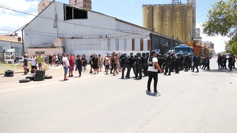 🚨 El audio de Héctor “Piru” Rojas y la represión en el Puerto de Concepción del Uruguay.
📌 La grabación refuerza denuncias sobre coordinación entre empresas, autoridades portuarias y sectores sindicales.
🗣️ Confluencia Portuaria publica esta nota institucional sobre un