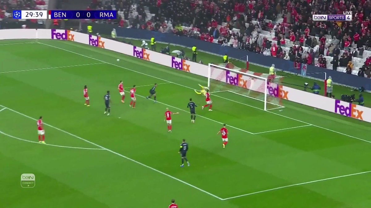 كيليان مبابي يتقدم لريال مدريد بضربة رأسية 