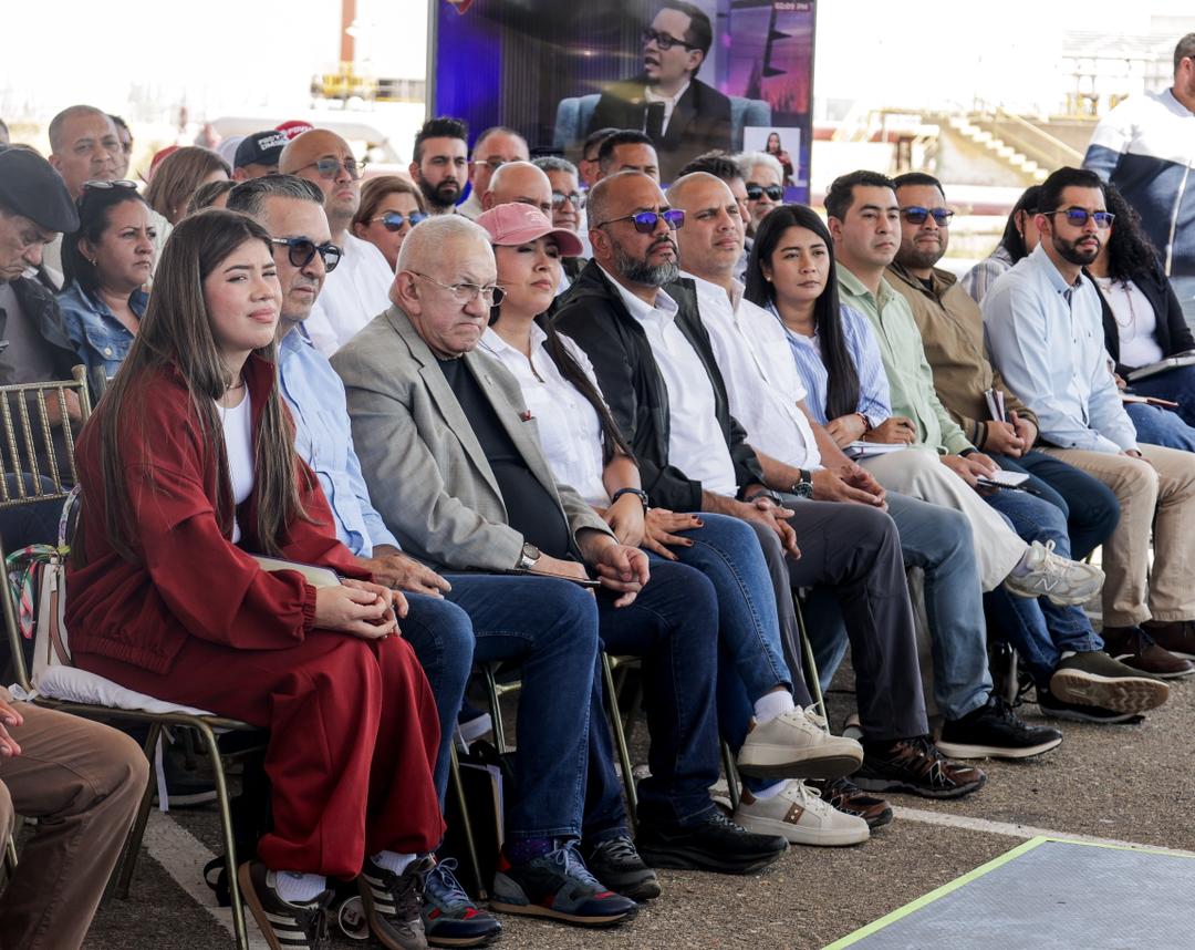 #28Ene ||  Primer Vicepresidente de la AN, Diputado Pedro Infante, en compañía de la Segunda Vicepresidenta Grecia Colmenares, encabezan Consulta Pública de la Reforma de la Ley de Hidrocarburos, desde PDVSA -Edo Falcón, municipio Carirubana.