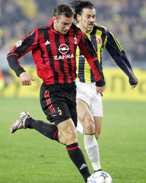 Abdülkerim’in Haaland’a yetişmeye çalıştığını görünce aklıma Servet’in Shevchenko’nun peşinde harap olduğu pozisyon geldi