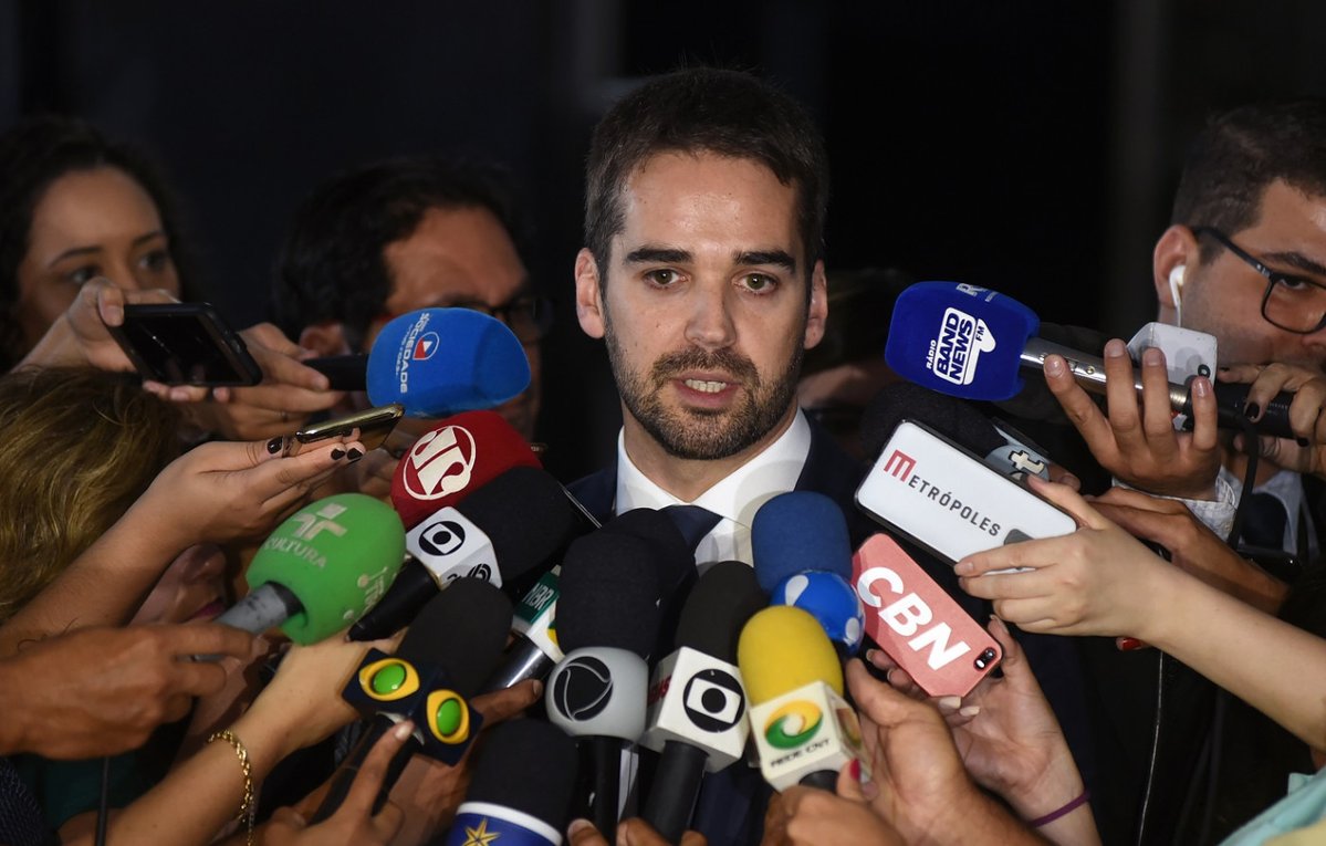 matheuspggomes's tweet image. Não terminou nem o primeiro mês do ano e a Brigada Militar já: 

- Torturou uma família
- Assassinou um produtor rural dentro de casa
- Atirou em um cão indefeso

Tudo isso enquanto o governador Eduardo Leite brinca de ser pré-candidato a presidente.