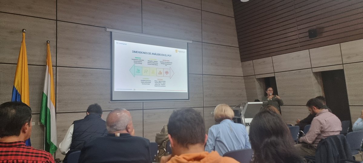 #Hoy acompañando a <a href="/AlcRionegro/">Alcaldía de Rionegro</a> en su revisión del Plan de Ordenamiento Territorial, en representación de las empresas <a href="/CEOCorporacion/">Corporación Empresarial del Oriente Antioqueño</a>, con el fin de aportar a una visión de futuro para la ciudad, que esté alineada a los grandes retos de sostenibilidad y bienestar.