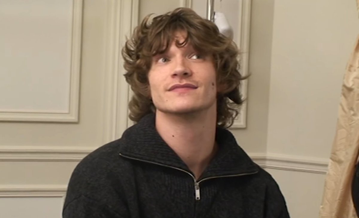 haloxserr's tweet image. face card so lethal he can pull off every haircut