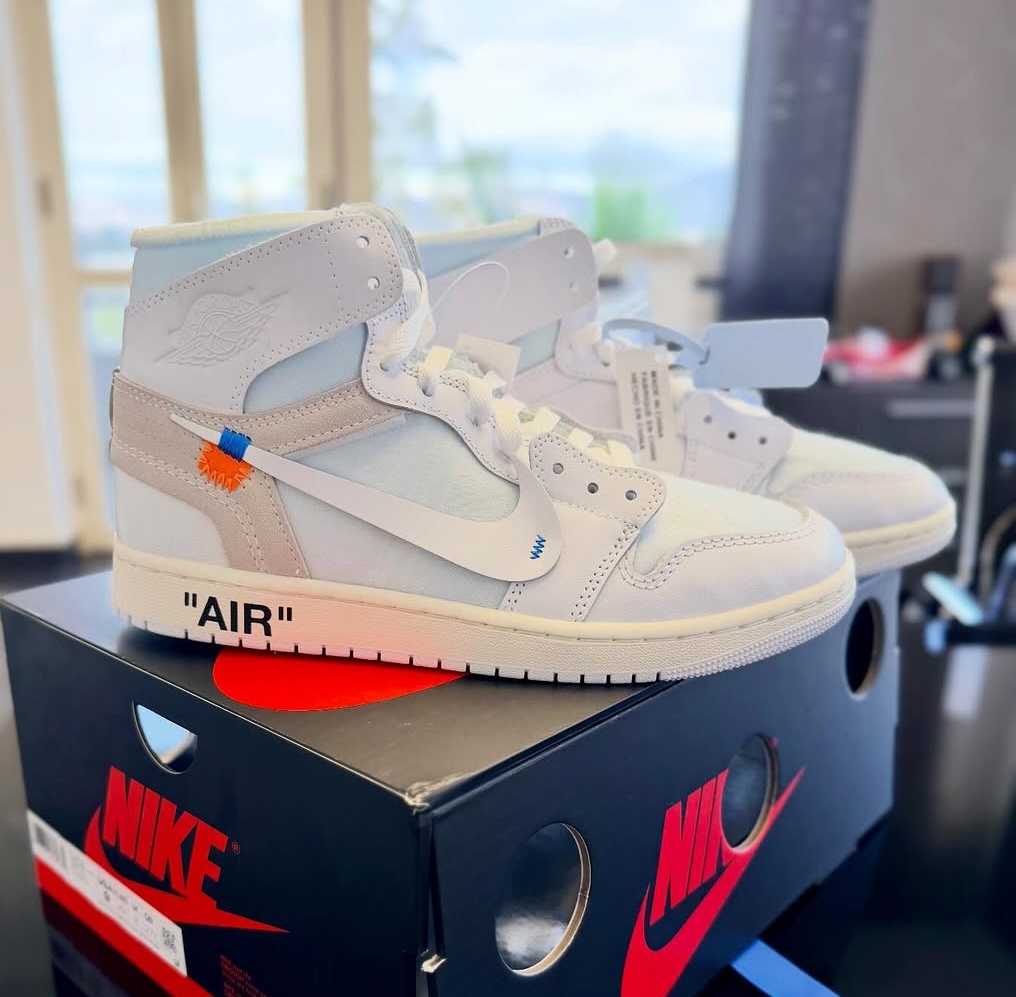 JustFreshKicks tweet media