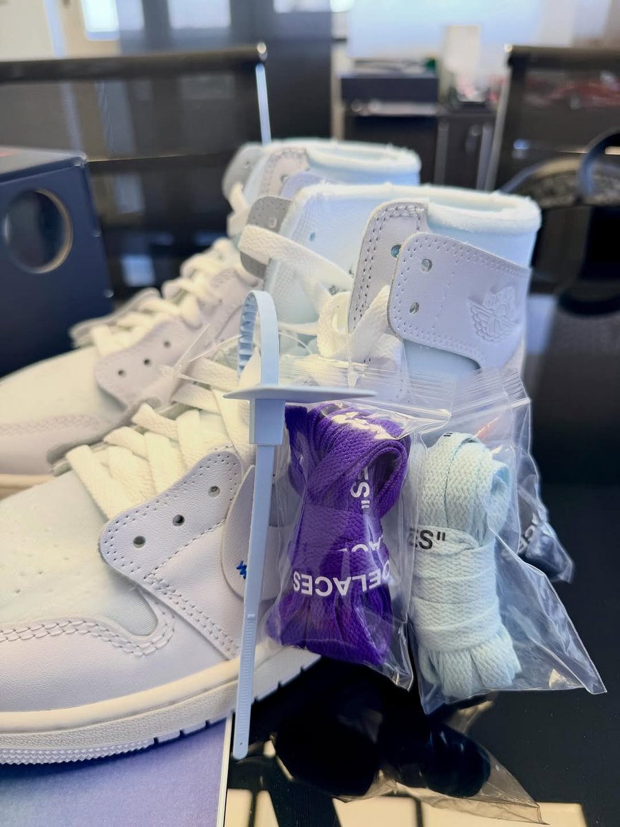 JustFreshKicks tweet media