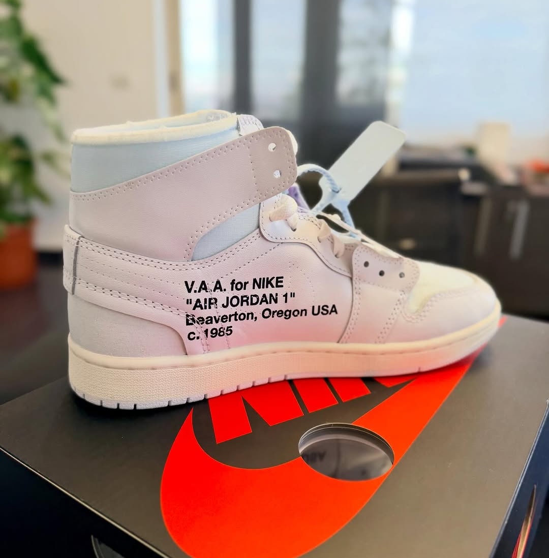 JustFreshKicks tweet media