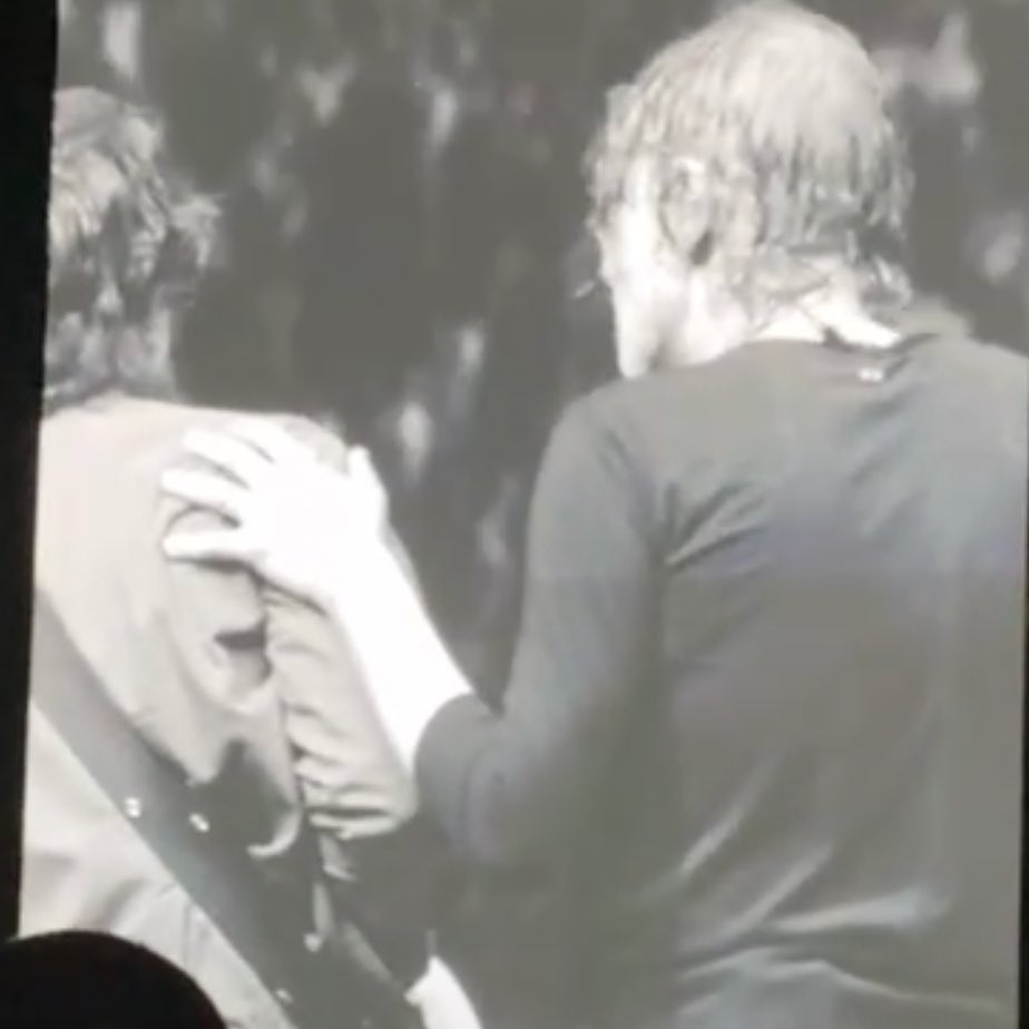 brokencaninez's tweet image. IM SICK. #MCRCHILE #mcrchile1