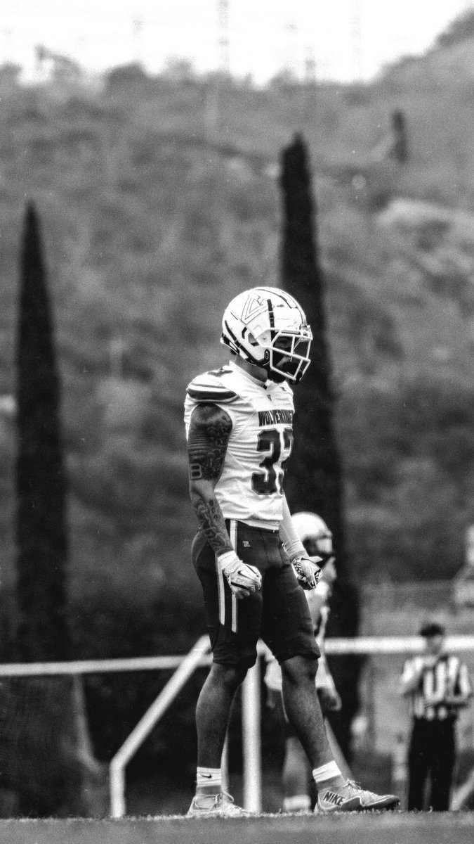 Car1osEstrada14's tweet image. 6’1 205Lbs ILb/OLB🚨
NCAA Qualifier 🚨
JUCO Product 🚨
First Yr Film 🚨 
@CoachGriffSBVC @SBVCFB @CoachJerret 

#ValleyUp #ImNext 
hudl.com/v/2TaZ5b
