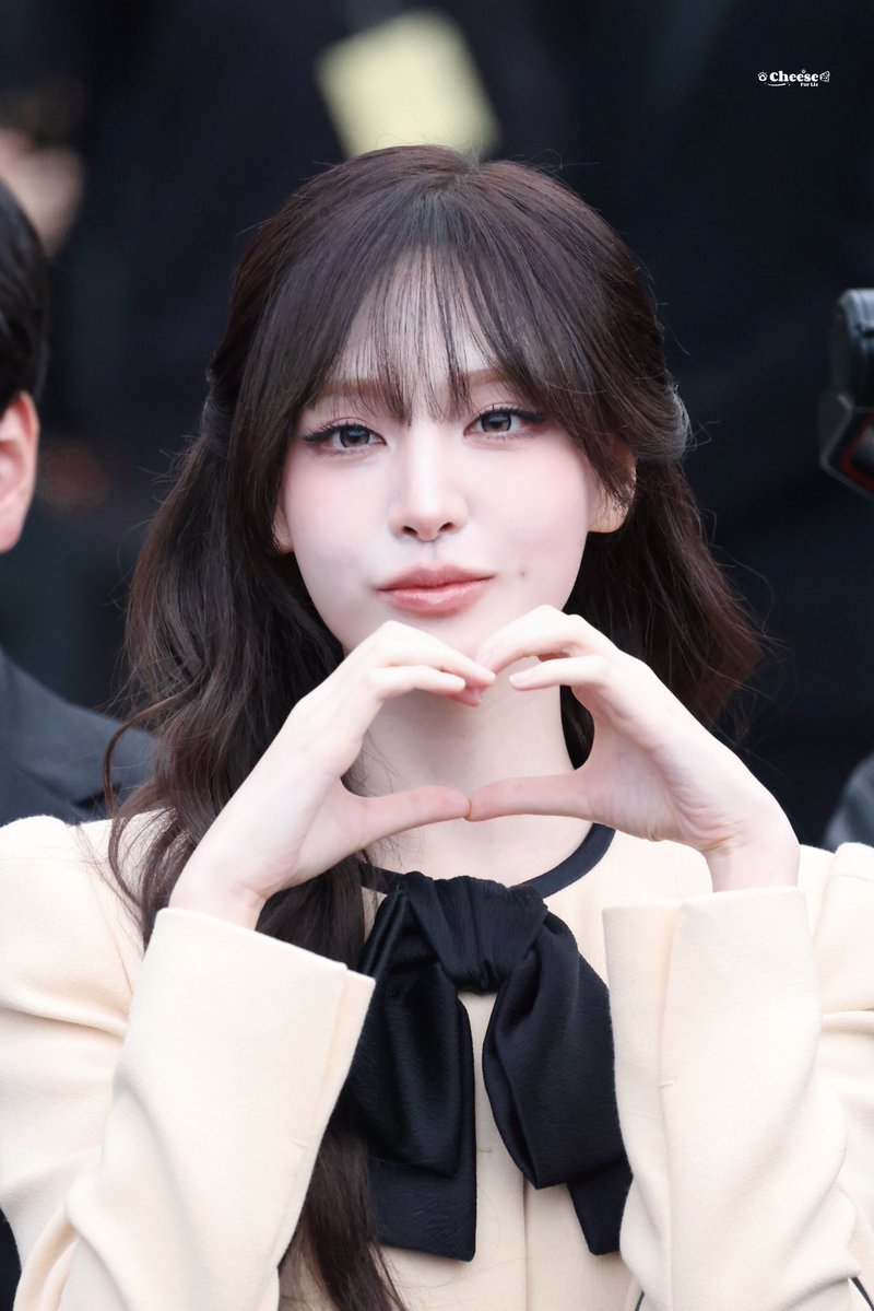 Cheese1121_'s tweet image. 260128 VALENTINO

#리즈 #LIZ #リズ 
#아이브 #IVE #アイヴ
#LIZtoHC2026 #LIZxValentinoHC26 
#ValentinoHC26 #LIZ #HauteCoutureWeek
@MaisonValentino @IVEstarship