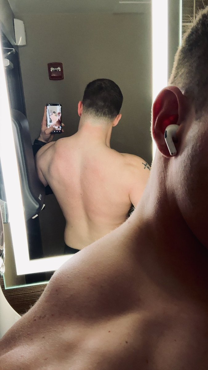 capitolgainzz's tweet photo. Back day was a success. 

I am loving this size I’m gaining, but I need more.  If you’re not subscribed to the OF, you need to be. Link is in bio ;) 🔗 

#gay #gaymuscle #heatedrivalry #dcgay #lgbtq https://t.co/7wkFVkHX7p