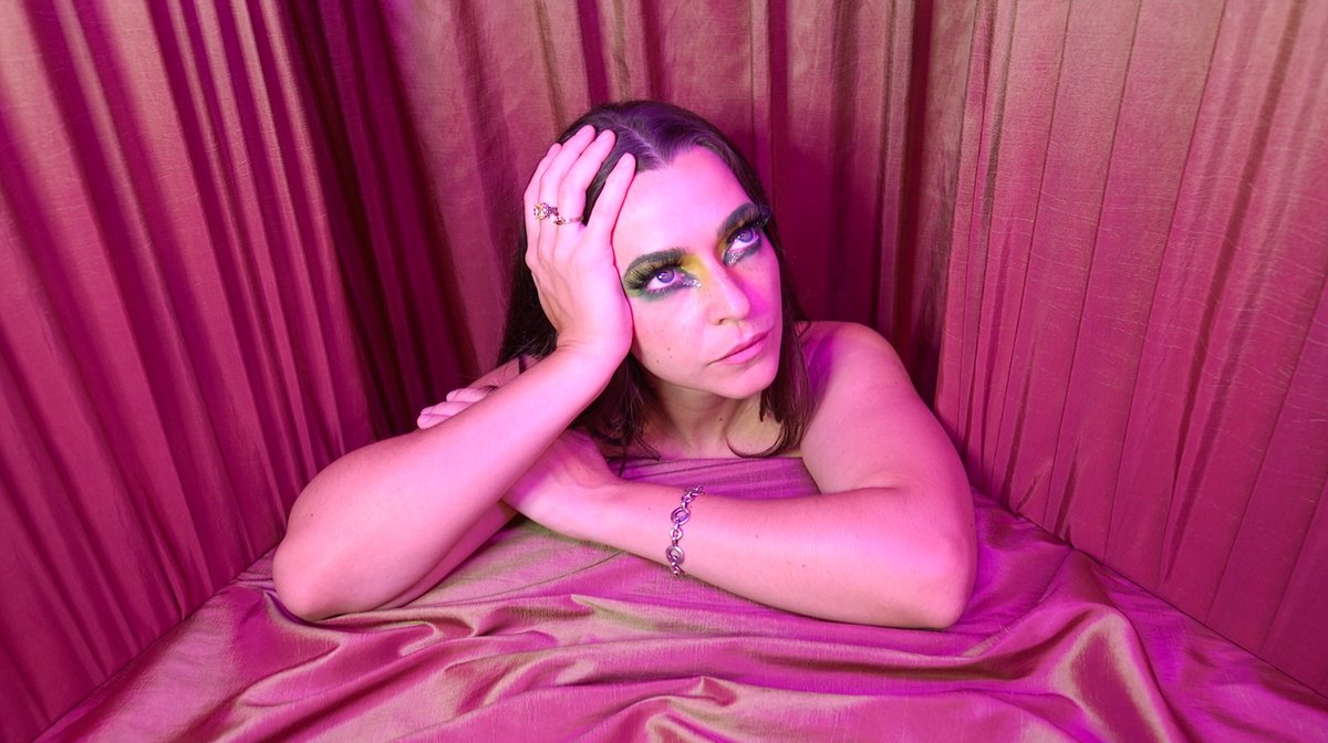 MAGNETMagazine's tweet image. #FiveQuestions with #AnnabelleChairlegs (#Todo). “Working with @tysegall was fucking sick. He gets it. He’s so talented and locked in. I just had a feeling it would be a really great experience—and it truly was.” Check it out: magnetmagazine.com/2026/01/29/fiv…