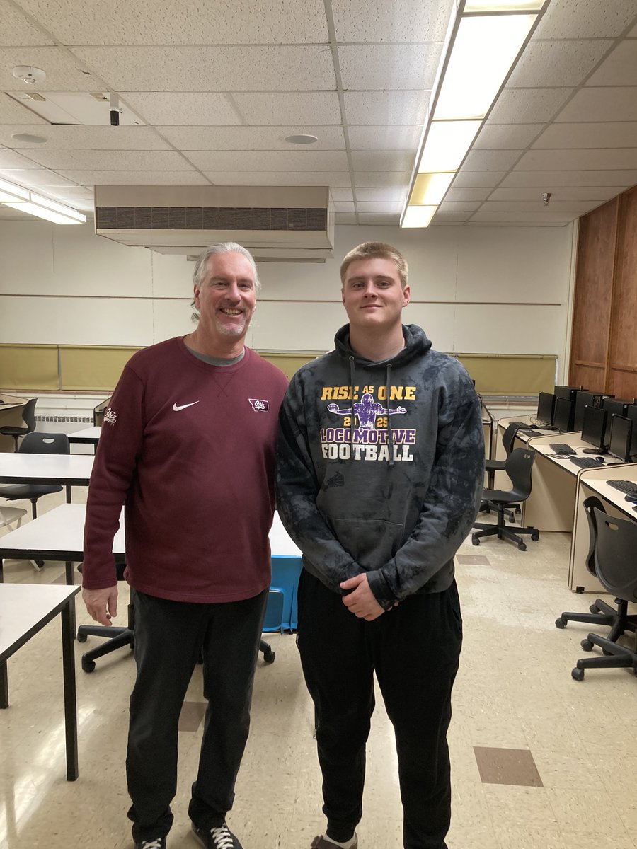 KadeLeibrand58's tweet photo. After a great visit at my school and a phonecall, I'm very grateful to receive my 1st official D1 offer from the University of Montana Grizzlies!!
@MontanaGrizFB 
@Coach_Hauck 
@CoachPease 
@CoachMLinehan
@PhenicieRo53154 https://t.co/7eTWCkV6h8