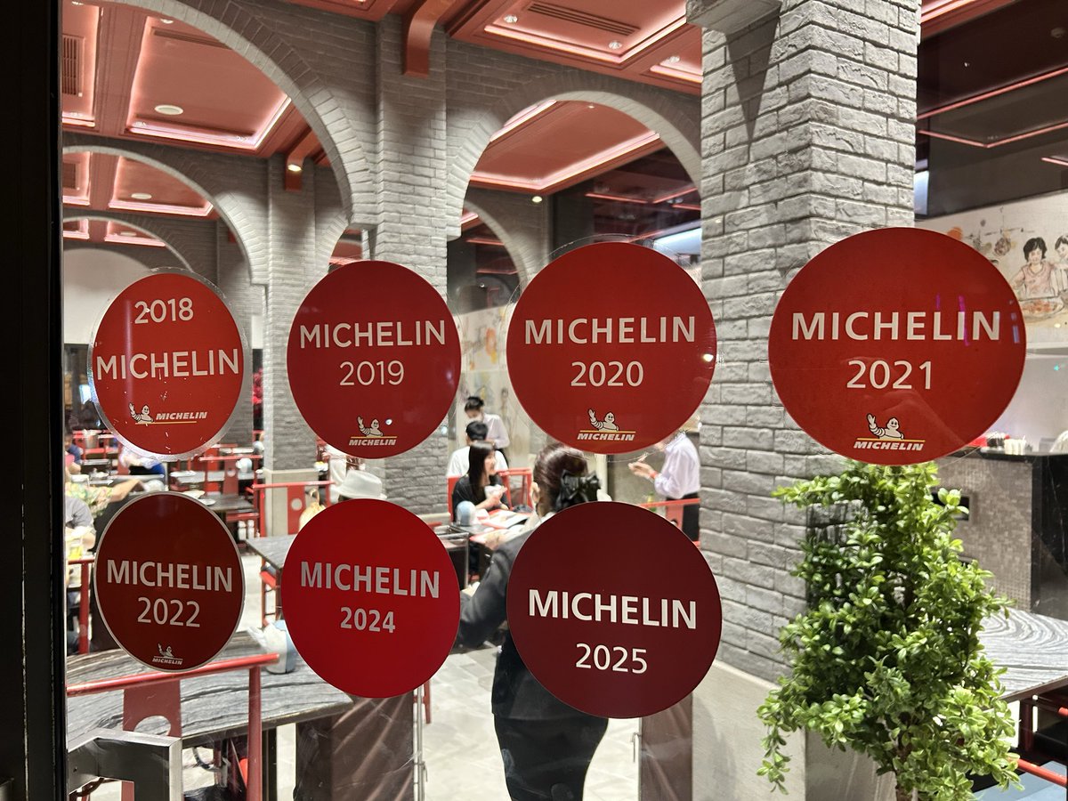 昨晩は念願のSOMBOONでプーパッポンカリー。

うますぎる。

決めました。僕の将来の夢はプーパッポンカリーです。