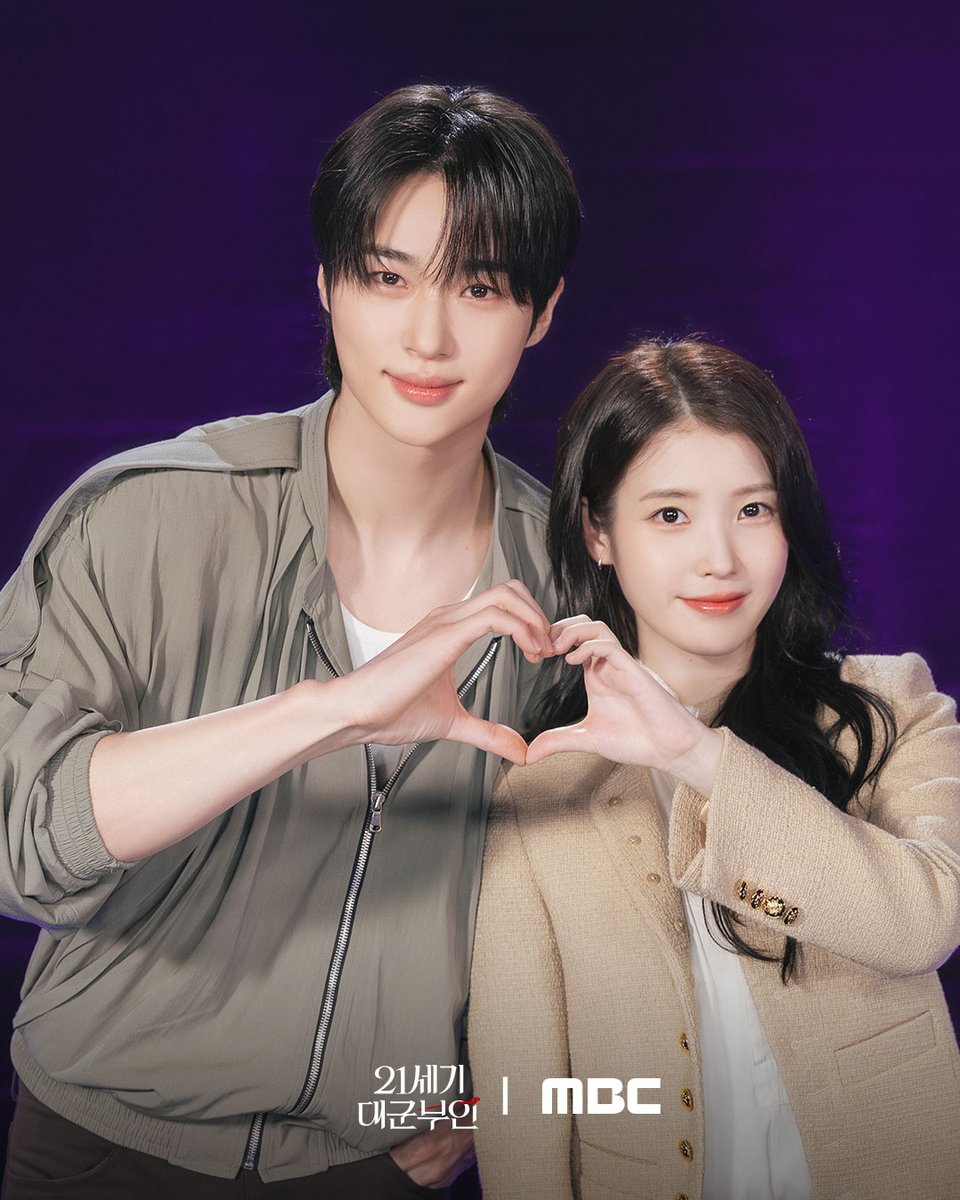 mbcdrama_pre's tweet image. 금기를 깬 신분타파 로맨스 &amp;lt;21세기 대군부인&amp;gt;

아이유 - 변우석 - 노상현 - 공승연
유수빈 - 이연 - 이재원 - 채서안
완벽한 호흡을 보여준 대본 리딩 현장 공개👑

#21세기대군부인 4월 MBC 첫 방송

#아이유 #변우석 #노상현 #공승연