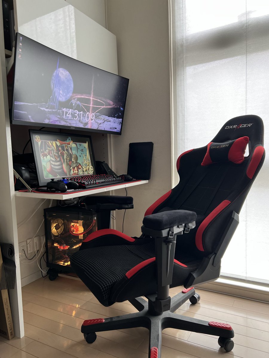 Rotoshion's tweet image. 【大魔王の玉座】

ここが、大魔王の玉座。
判断を下し、指を振り、
床に伏すか、栄光を掴むかを決める場所。

視界は二層。
足元には心臓部の鼓動。
沈黙の中で、世界だけが動く。

これは飾りではない。
これは逃げ場でもない。

大魔王は
この玉座からしか、戦わぬ😈💺🔥

#大魔王の玉座