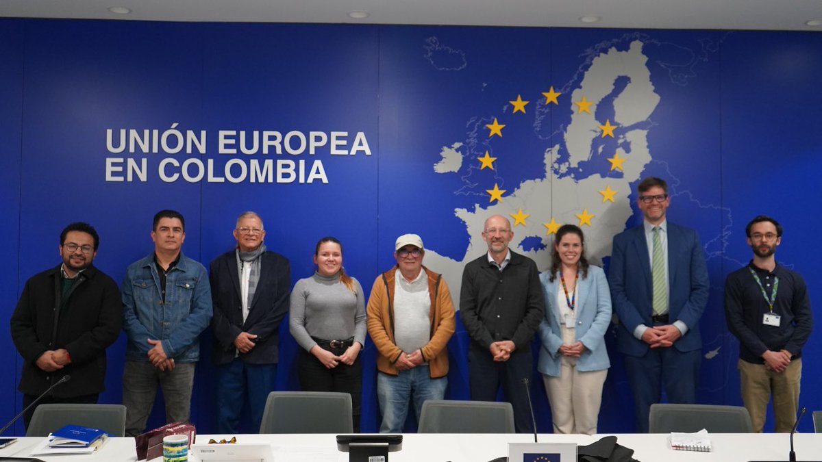 1 de 2

Sostuvimos un importante encuentro con el Embajador de la Unión Europea, <a href="/FrancoisRoudie/">François Roudié</a>, sobre desarrollo y paz en los territorios

Coincidimos en la urgencia de avanzar en temas la transición verde, infraestructura estratégica para las comunidades y conectividad digital