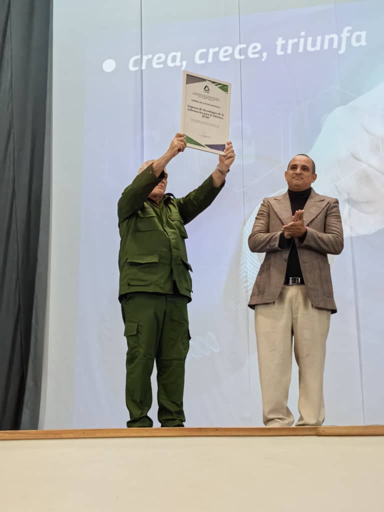 MayraArevich's tweet photo. Felicidades desde @MINCOMCuba para XETID por haber obtenido la condición de Empresa de Alta Tecnología, en emotiva ceremonia presidida por el VPM @EdMartDiaz y el GCE Alvaro López Miera, Ministro de @MinfarC. Contamos con ustedes para avanzar en  #CubaPorLaTransformaciónDigital https://t.co/JMYswwpH5R