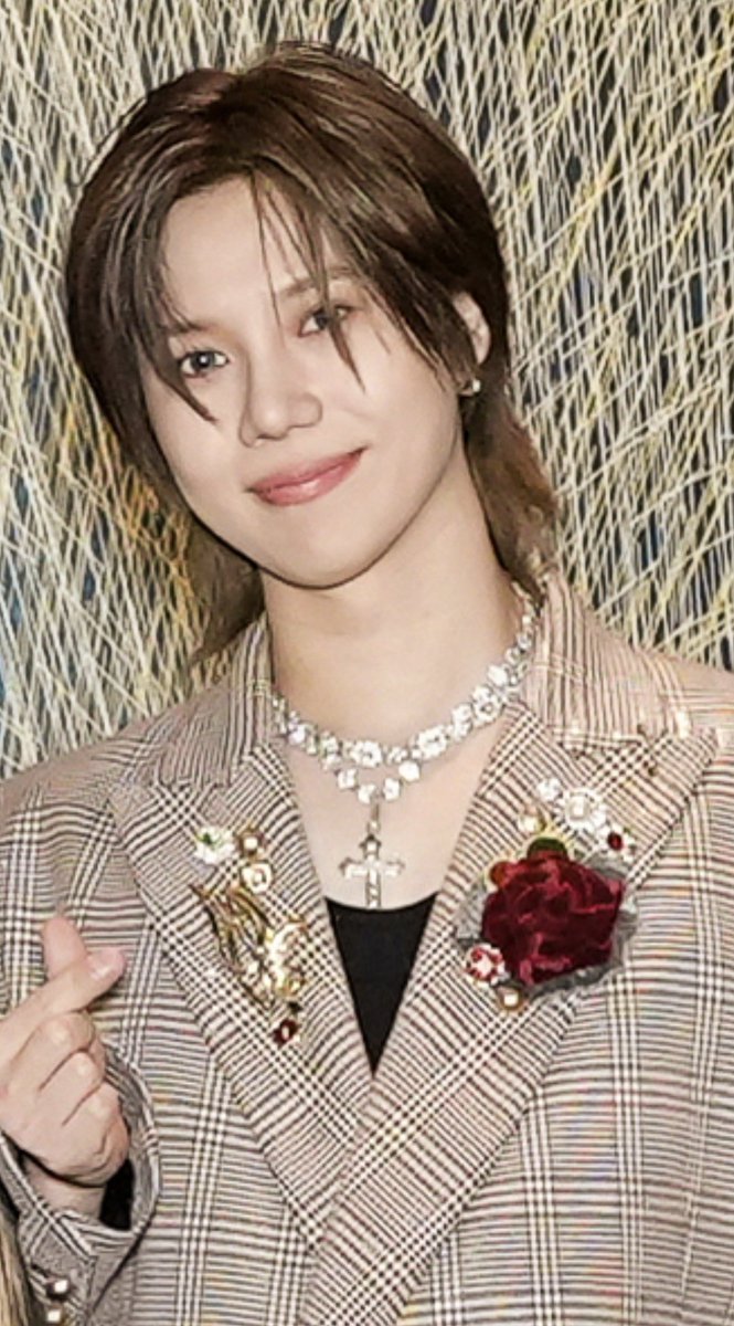 Taemin looks soooo good in our Las Vegas Group Photo 😍😍😭😭