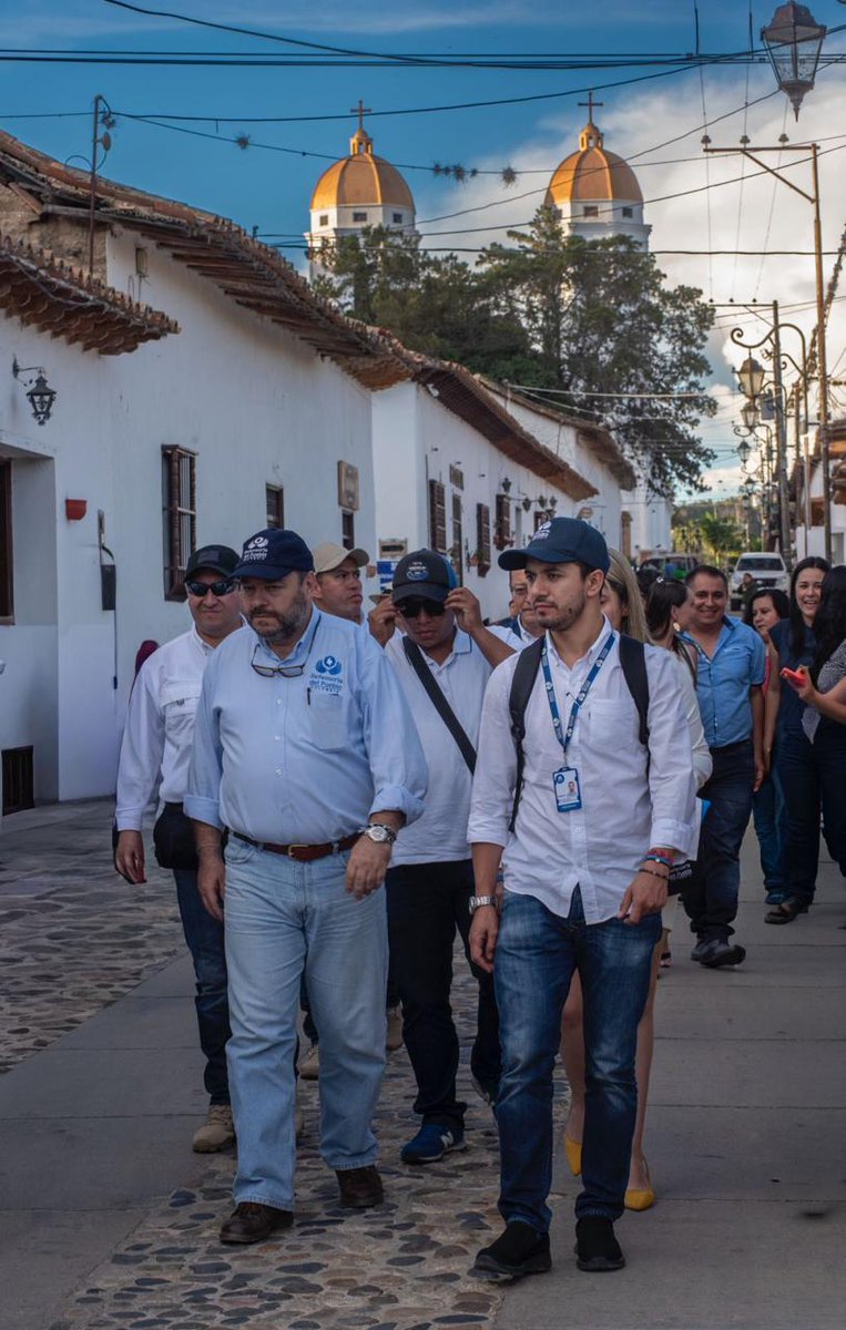 NegretCarlosA's tweet image. Conocí a Diógenes como Personero de Hacarí. Desde ahí admiré su trabajo por los DDHH. Fue un honor haber compartido el liderazgo de la
@DefensoriaCol
en el Catatumbo con él. Que su legado viva y su familia encuentre consuelo. Paz para el Catatumbo.