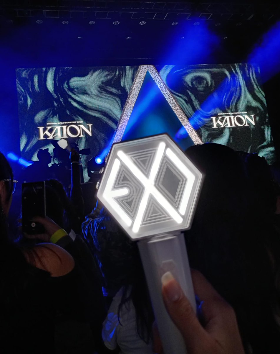 Magg__MG's tweet photo. Ahora con EXO de fondo

#EXhOrizoninMexico
#EXOPLANET6inMexico
 @weareoneEXO 
 @SMTOWNGLOBAL

 @AceKaiMexico 
@ChanyeolMexico
@exo_legacy https://t.co/ygUnCBUAda