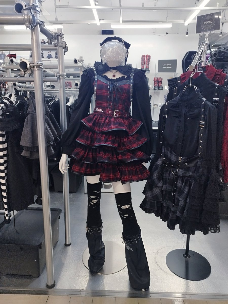 こんにちは📢 QOOZAラフォーレ原宿店オープンしました🙌🏻 IMVALの赤