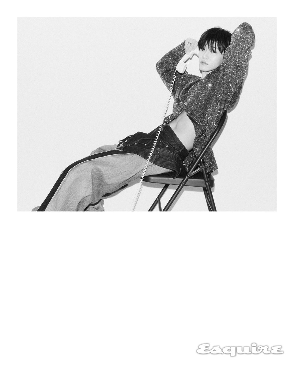 jamong1323's tweet image. 에스콰이어 코리아 재민🖤

스쳐가는 창 밖의 풍경처럼 자연스럽고, 유유한 아름다움이 있다면 그건 재민과 닮아있을 겁니다. 10년 동안 무던히 쌓아온, 그의 광활한 세계가 가진 인상을 화보 속에서 느껴보세요.