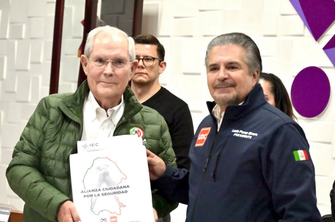 Veronica_mtz's tweet image. Acudí al IEC Coahuila para el registro de la Alianza Ciudadana por la Seguridad, acompañando a nuestro presidente del PRI Coahuila, Carlos Robles Loustaunau.

Hoy dimos un paso importante y estamos listos, fuertes y unidos! Vamos con todo 💪🏻

#VerónicaMartínez #Coahuila #PRI