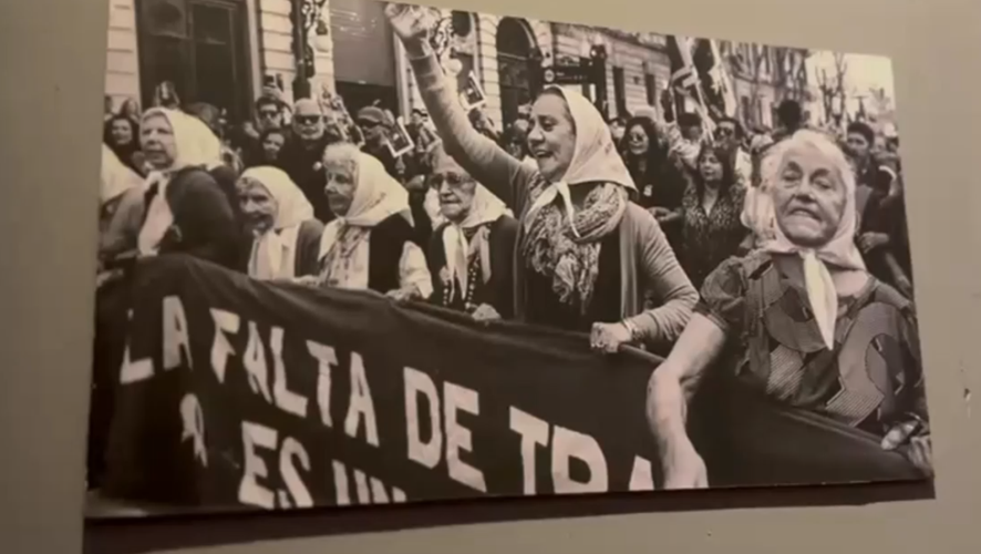 CCOOMadrid's tweet photo. Carmen Arias y Sara Mrad, de las Madres de Plaza de Mayo @PrensaMadres, se despiden ésta noche de Madrid tras recibir el Premio de la Fundación #abogadosdeatocha. Y han descubierto que en ésta ciudad, en este Madrid, su lucha también se reconoce y se admira ¡Buen viaje, compañeras!